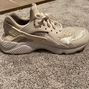 Nike womens huarache size 9